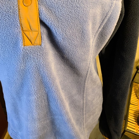 Columbia two tone fleece 1/4 button pullover. Size small - Picture 3 of 5